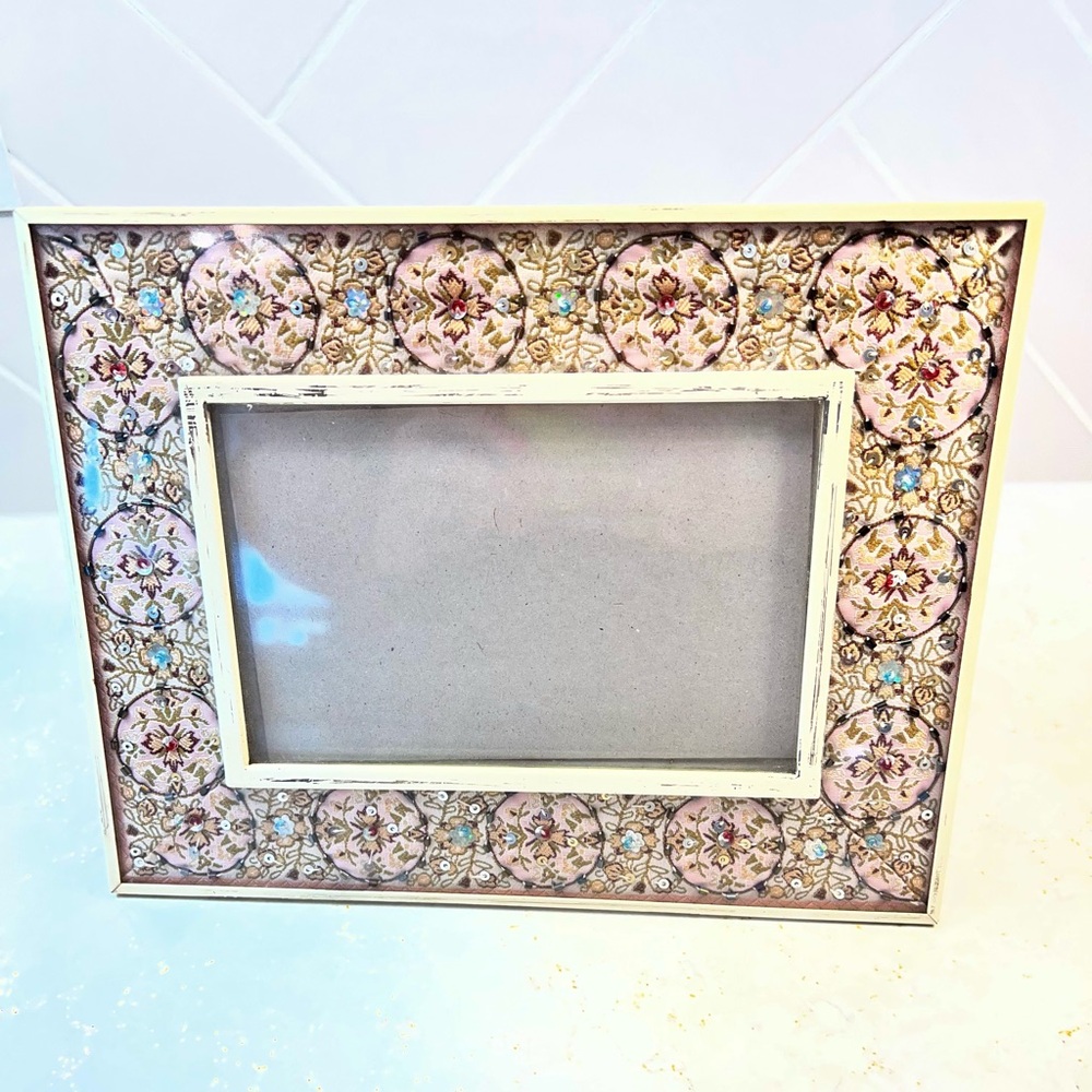 Metal Glass Fabric Picture Frame Pink Embroidered Sequins Floral 4x6" Photo - Picture 3 of 8